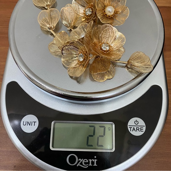 Unique Gold-tone Lightweight Cascading 3D Flower Statement Dangle Earrings 22g - Picture 9 of 14